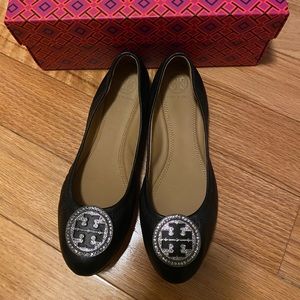 ❌SOLD❌Black flats with crystal